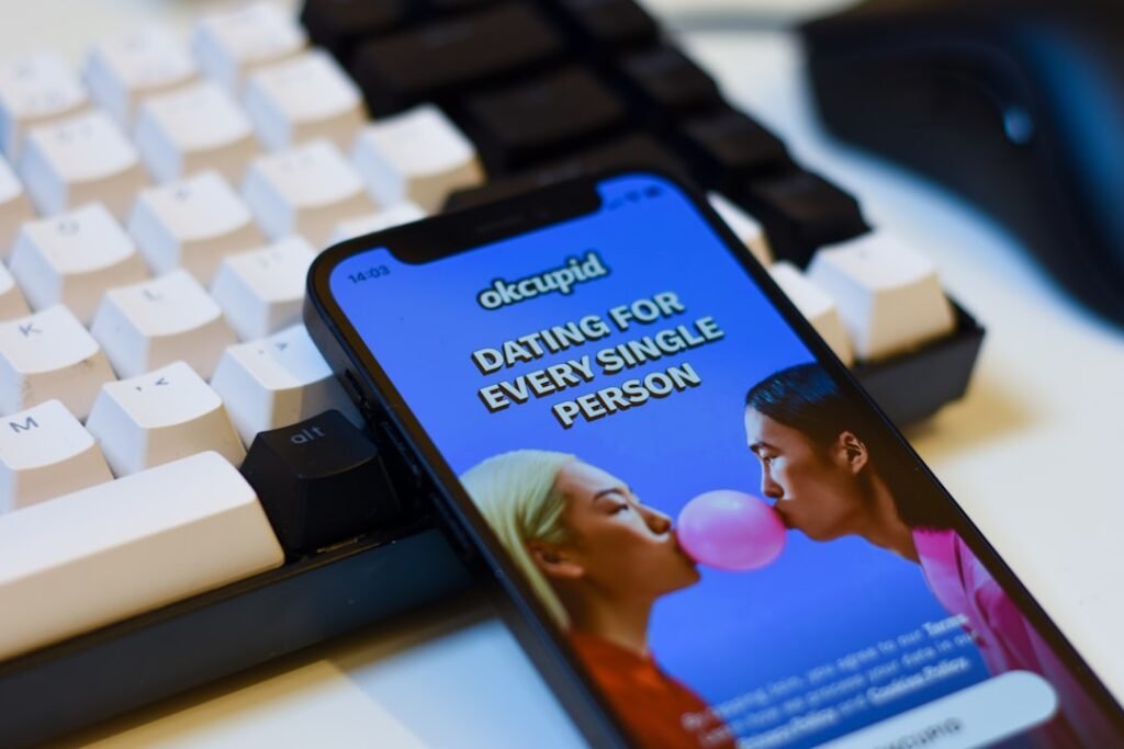 romance scam warning signs